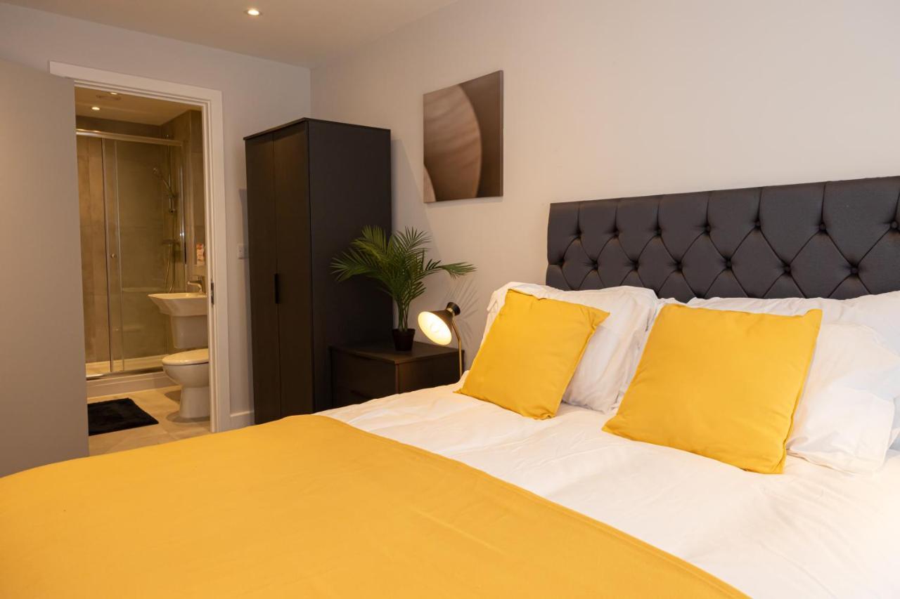 Contemporary 3 Bedrooms Apartment Manchester City — Photos 1